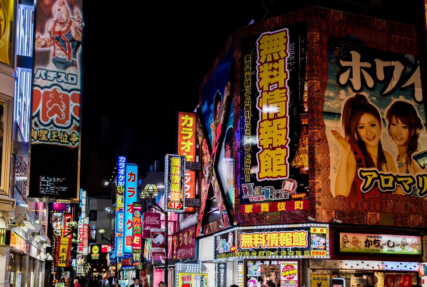 iStock-aluxum-Shinjuku-Kabukicho-night-life-club-1.jpg