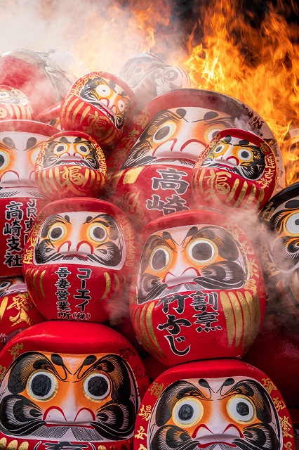 Japanese festival says thank you and goodbye to daruma good-luck dolls…with  fire - Japan Today