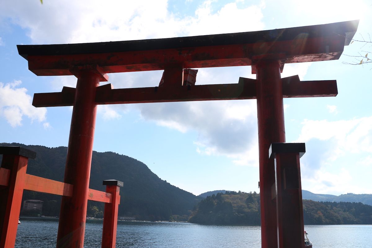 Hakone-Shrine-Gate.jpg