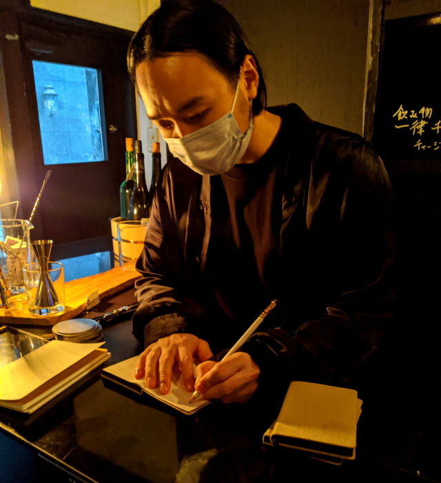 Japan-bars-Tokyo-travel-Dekamelon-Decameron-no-talking-paper-writing-book-cafe-unusual-review-ranking-photos-news-6.jpg