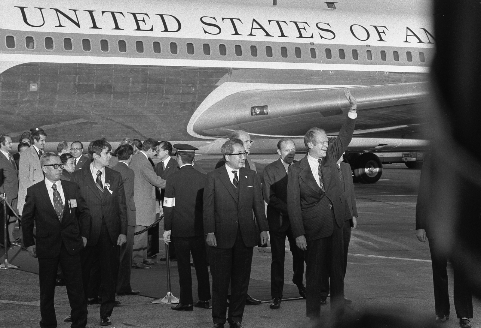 President-Ford-Narita-Airport_US-National-Archives-and-Records-Administration-WHPO.jpg