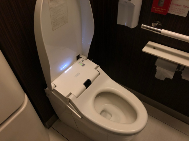 pay-prime-toilets-tokyo-ikebukuro-japan-japanese-train-station-1-4.jpg