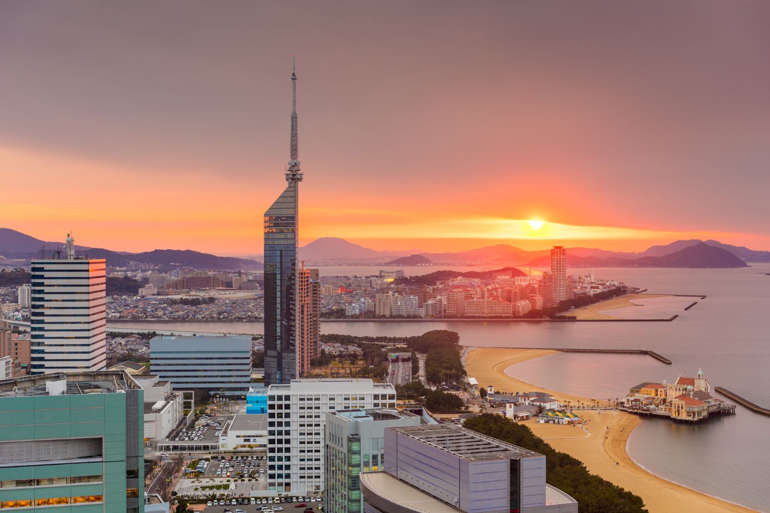 iStock-Sean-Pavone-Momochi-Seaside-Park-and-Fukuoka-Tower.jpg