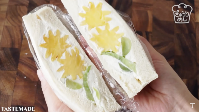 japanese-recipe-fruit-sandwiches-simple-easy-japan-food-hack-amazing-cooking-stay-home-dessert-sweet-11.png