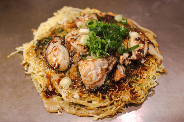 Hiroshima-okonomiyaki-with-oysters.jpg