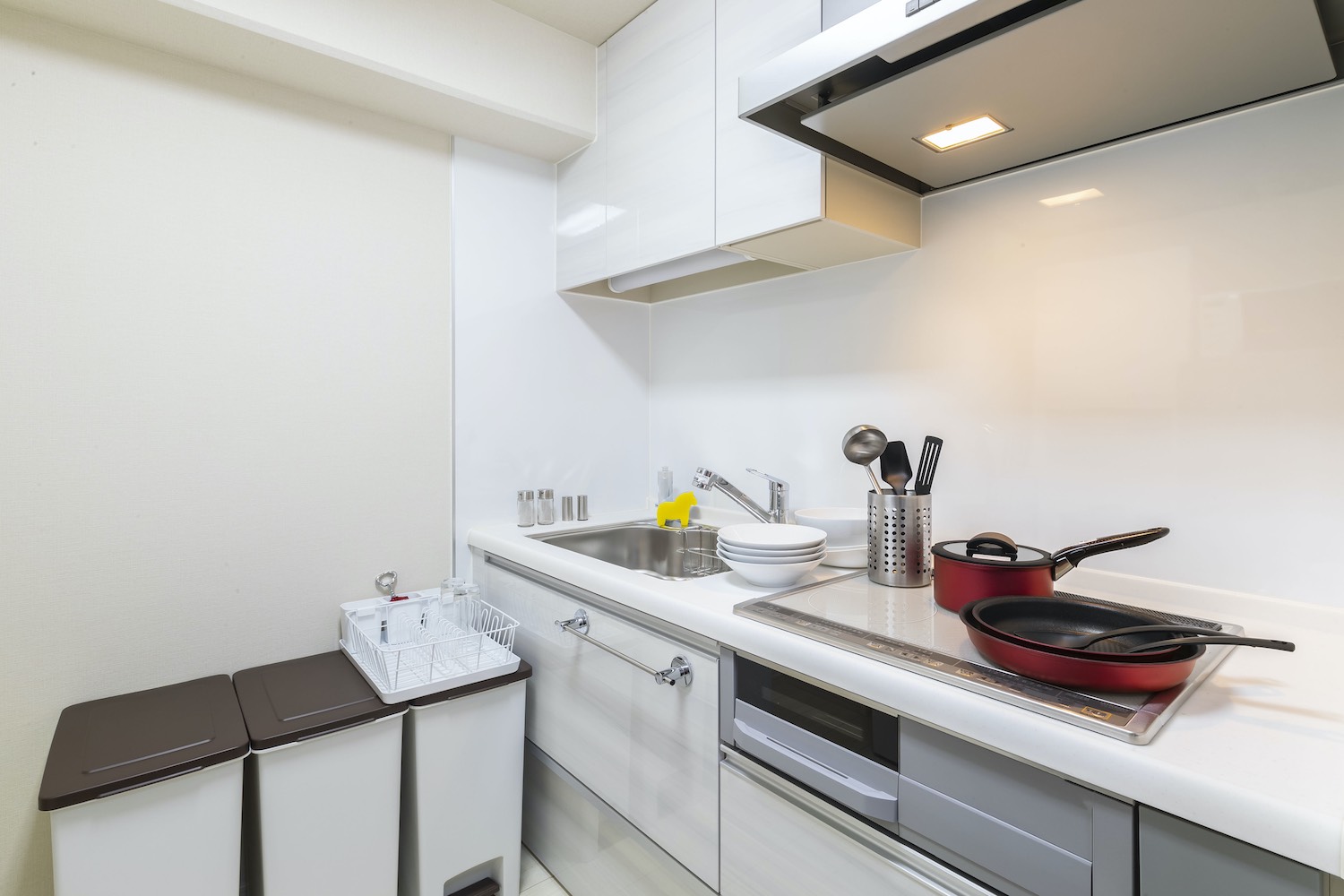 https://asset.japantoday.com/img/store/d0/9b/a91b300de2ab0ee0934bb670ae43f642baa1/iStock-Japanese-apartment-kitchen-Torsakarin.jpg