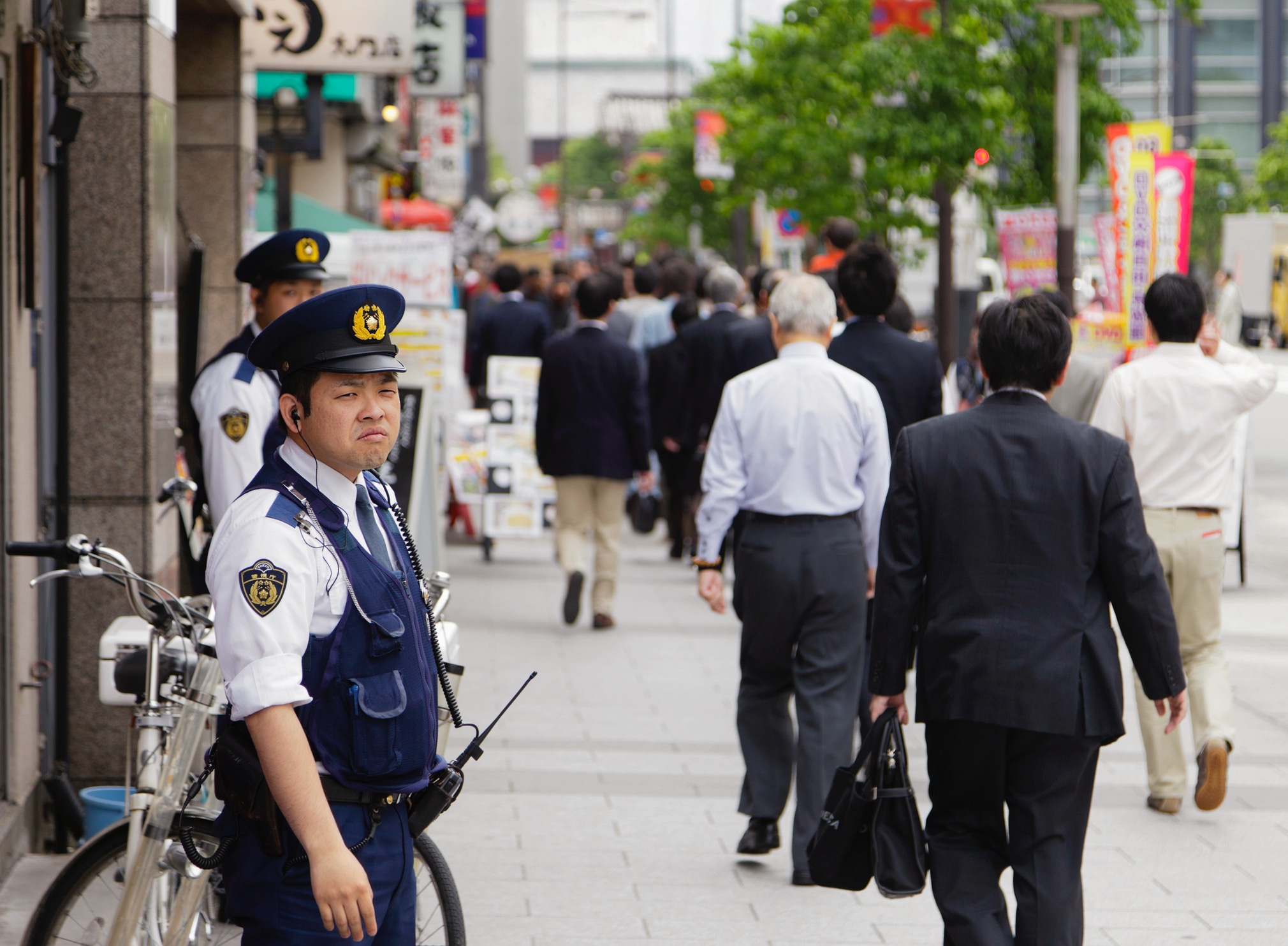 Japanese police officers Tokyo body.jpg