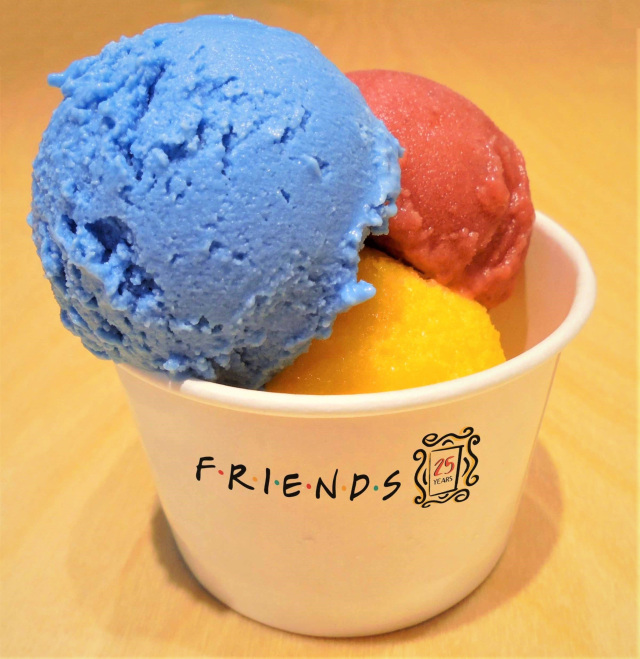friends-cafe-tokyo-japan-collaboration-japanese-dvd-blueray-disc-anniversary-tv-comedies-ginza-central-perk-4.jpg