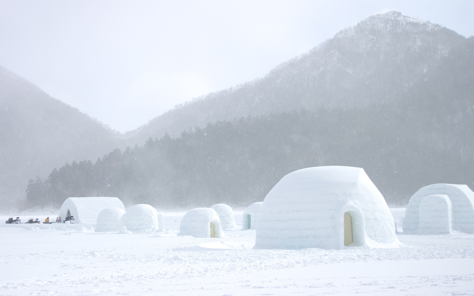 シカリベツ湖コタン：毎年冬に再び現れる日本の氷村