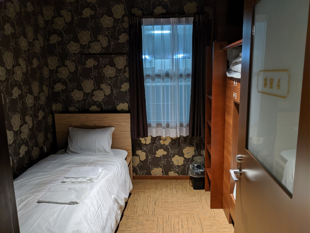 japan-hotel-accommodation-hostel-fukuoka-kyushu-train-station-japanese-trains-best-hotels-ranking-review-photos-rail-enthusiasts-11.jpg